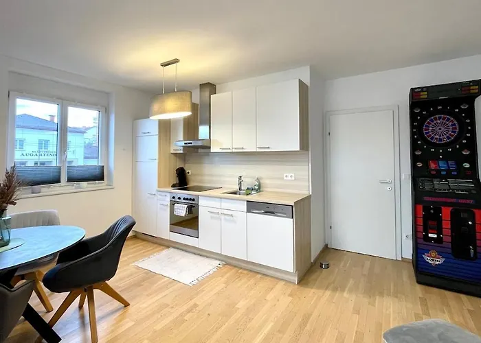 Modernes Cityapartment Mit Murblick Apartment